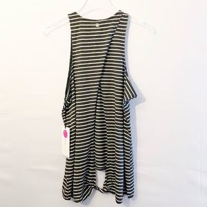 Yogalicious 🧘🏻‍♀️ open tie back athletic tank t